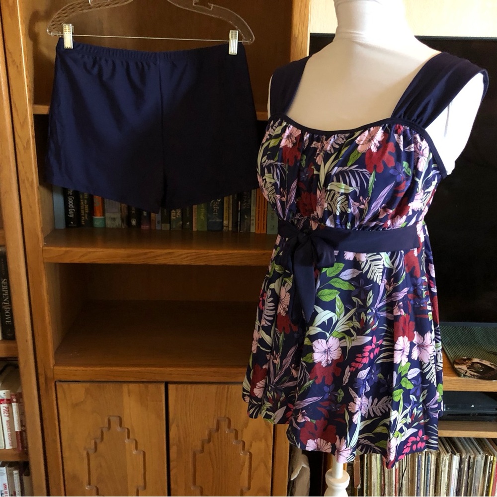 NWOT Tie Front floral swim dress